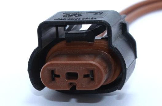 CONNETTORE PORTALAMPADE CON CAVI PER LAMPADE HB4 (Conf. da 2 pz)