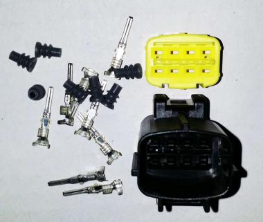 CONN. SERIE ECONOSEAL J PORTA FEMM. C/TERMINALI E GOMMINI 8 VIE (Conf. da 1 pz)