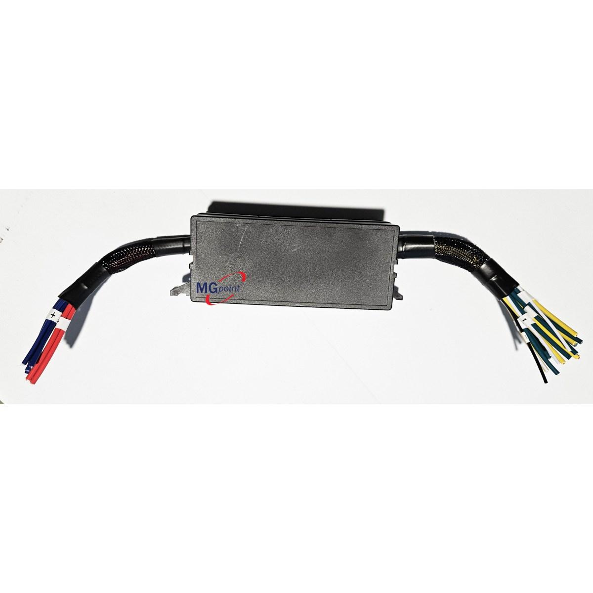 Porta 6 mini relay e 11 fusibili unival compresi con coperchio e cavi collegati