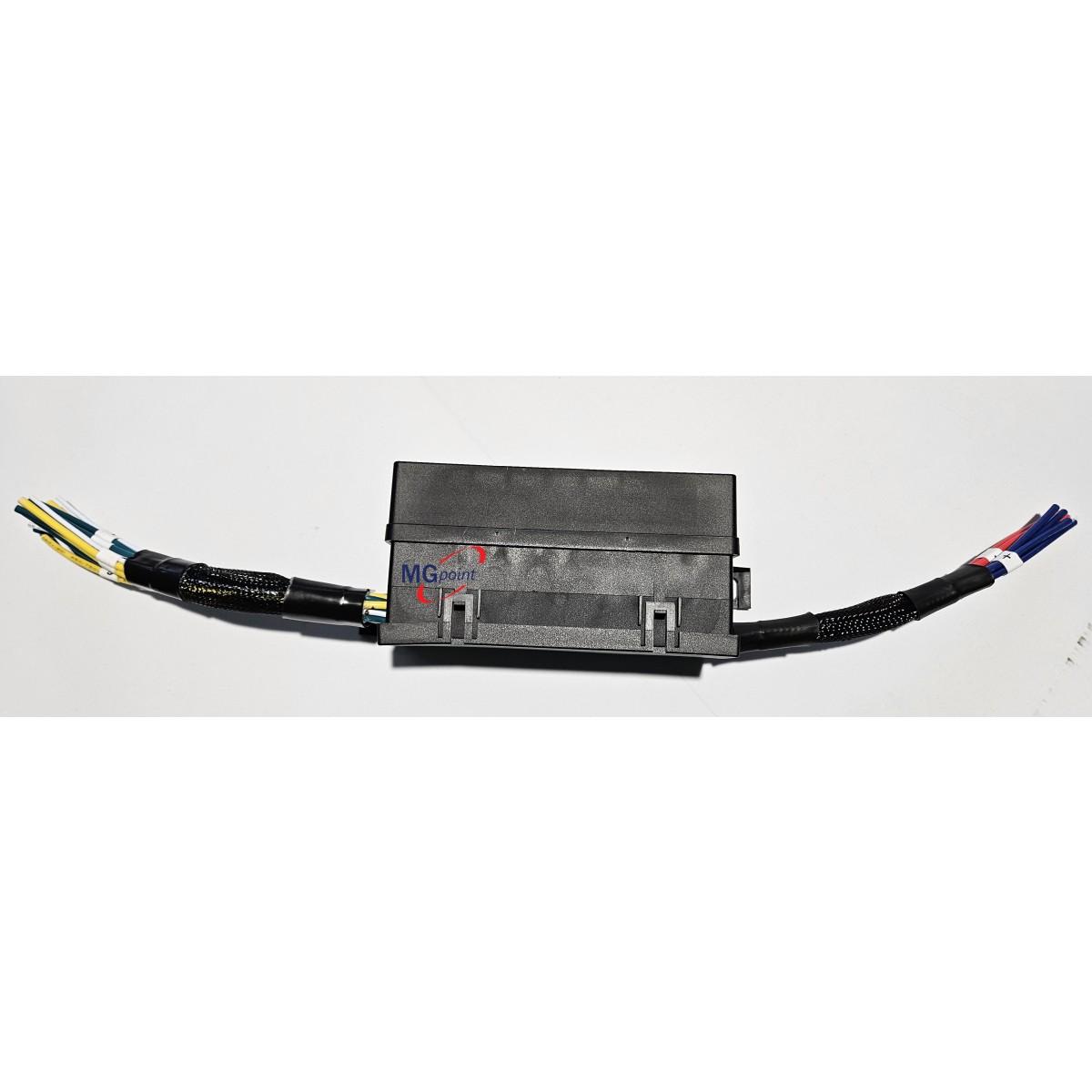 Porta 6 mini relay e 11 fusibili unival compresi con coperchio e cavi collegati