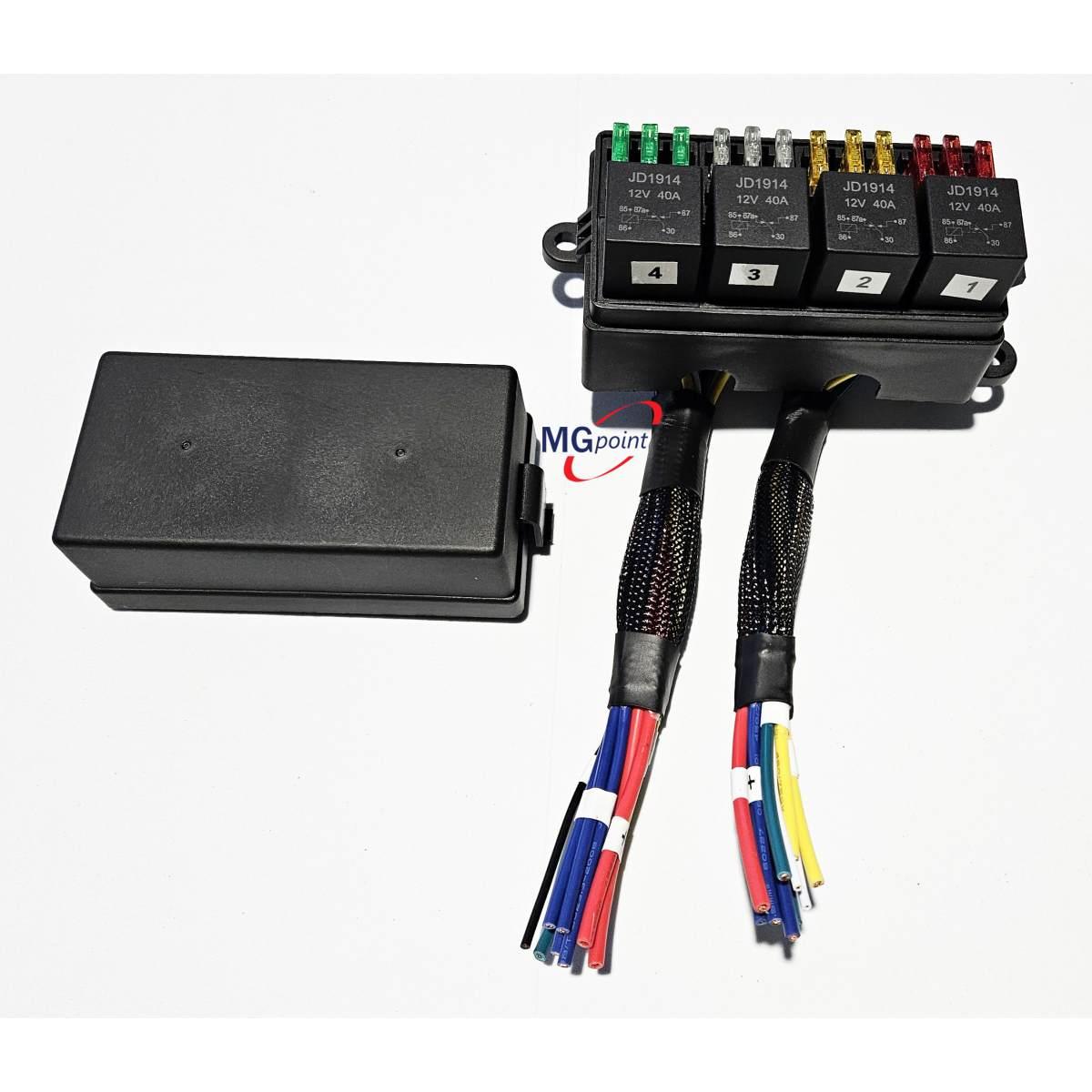 Porta 4 mini relay e 12 fusibili unival compresi con coperchio e cavi collegati