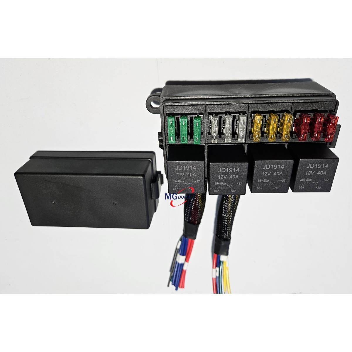 Porta 4 mini relay e 12 fusibili unival compresi con coperchio e cavi collegati