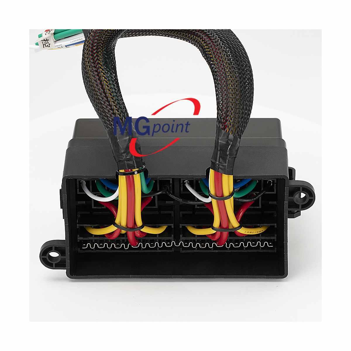 Porta 4 mini relay e 12 fusibili unival compresi con coperchio e cavi collegati